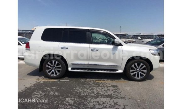 Buy Import Toyota Land Cruiser White Car in Import - Dubai in Kailahun Buy Import Toyota Land Cruiser White Car in Import - Dubai in Kailahun