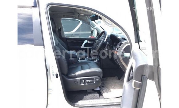 Buy Import Toyota Land Cruiser White Car in Import - Dubai in Kailahun Buy Import Toyota Land Cruiser White Car in Import - Dubai in Kailahun