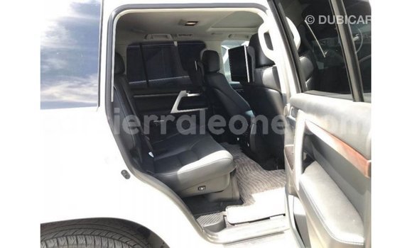 Buy Import Toyota Land Cruiser White Car in Import - Dubai in Kailahun Buy Import Toyota Land Cruiser White Car in Import - Dubai in Kailahun