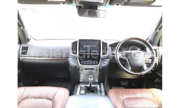 Buy Import Toyota Land Cruiser White Car in Import - Dubai in Kailahun Buy Import Toyota Land Cruiser White Car in Import - Dubai in Kailahun