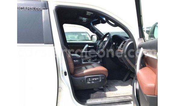 Buy Import Toyota Land Cruiser White Car in Import - Dubai in Kailahun Buy Import Toyota Land Cruiser White Car in Import - Dubai in Kailahun