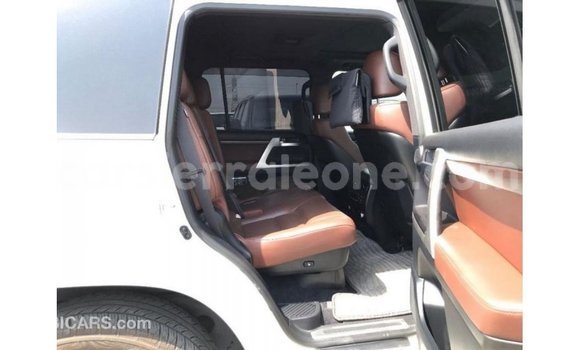 Buy Import Toyota Land Cruiser White Car in Import - Dubai in Kailahun Buy Import Toyota Land Cruiser White Car in Import - Dubai in Kailahun