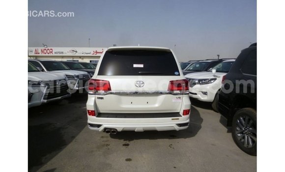 Buy Import Toyota Land Cruiser White Car in Import - Dubai in Kailahun Buy Import Toyota Land Cruiser White Car in Import - Dubai in Kailahun