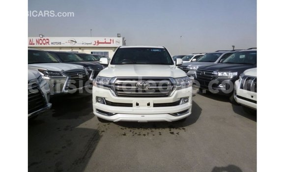 Buy Import Toyota Land Cruiser White Car in Import - Dubai in Kailahun Buy Import Toyota Land Cruiser White Car in Import - Dubai in Kailahun