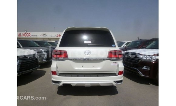 Buy Import Toyota Land Cruiser White Car in Import - Dubai in Kailahun Buy Import Toyota Land Cruiser White Car in Import - Dubai in Kailahun