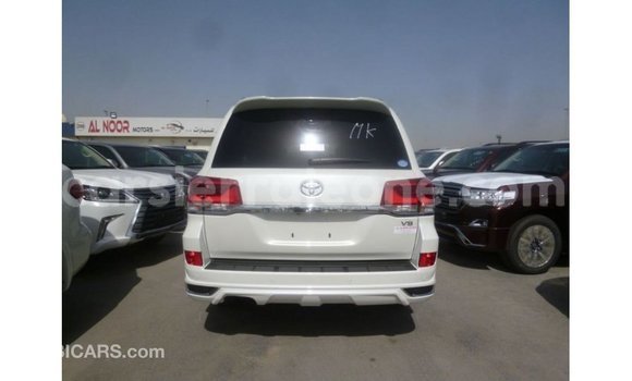 Buy Import Toyota Land Cruiser White Car in Import - Dubai in Kailahun Buy Import Toyota Land Cruiser White Car in Import - Dubai in Kailahun