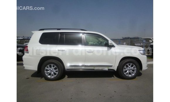 Buy Import Toyota Land Cruiser White Car in Import - Dubai in Kailahun Buy Import Toyota Land Cruiser White Car in Import - Dubai in Kailahun