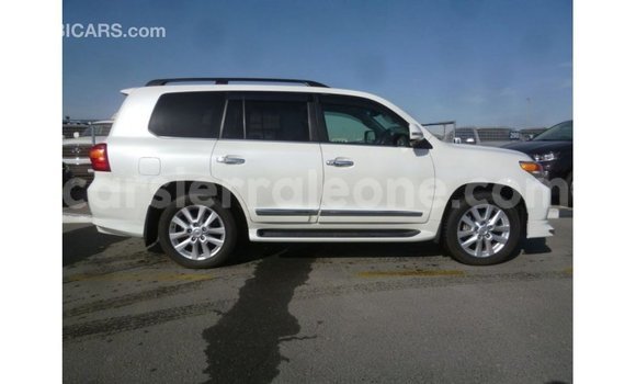 Buy Import Toyota Land Cruiser White Car in Import - Dubai in Kailahun Buy Import Toyota Land Cruiser White Car in Import - Dubai in Kailahun