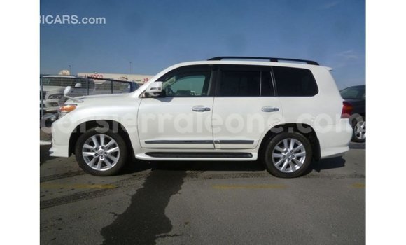 Buy Import Toyota Land Cruiser White Car in Import - Dubai in Kailahun Buy Import Toyota Land Cruiser White Car in Import - Dubai in Kailahun