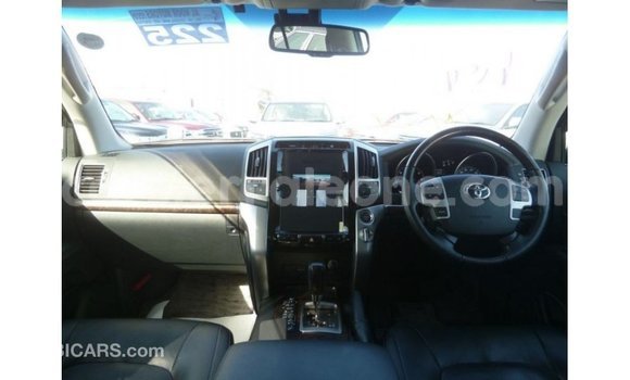 Buy Import Toyota Land Cruiser White Car in Import - Dubai in Kailahun Buy Import Toyota Land Cruiser White Car in Import - Dubai in Kailahun