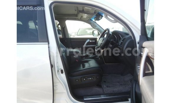 Buy Import Toyota Land Cruiser White Car in Import - Dubai in Kailahun Buy Import Toyota Land Cruiser White Car in Import - Dubai in Kailahun