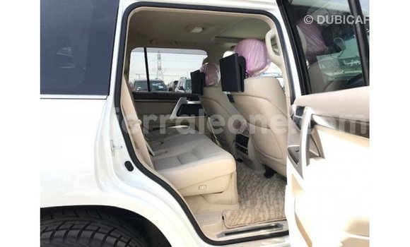 Buy Import Toyota Land Cruiser White Car in Import - Dubai in Kailahun Buy Import Toyota Land Cruiser White Car in Import - Dubai in Kailahun