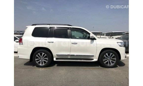 Buy Import Toyota Land Cruiser White Car in Import - Dubai in Kailahun Buy Import Toyota Land Cruiser White Car in Import - Dubai in Kailahun