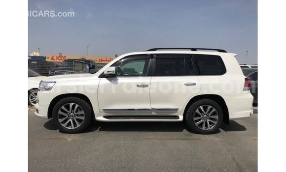 Buy Import Toyota Land Cruiser White Car in Import - Dubai in Kailahun Buy Import Toyota Land Cruiser White Car in Import - Dubai in Kailahun