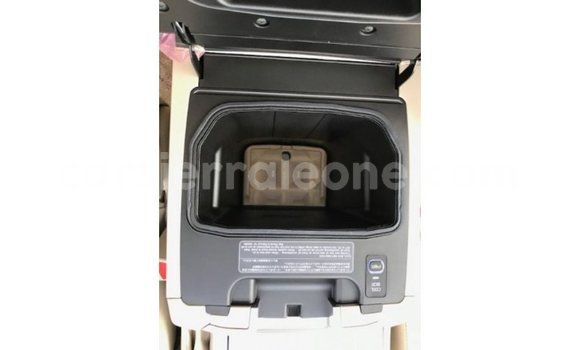 Buy Import Toyota Land Cruiser White Car in Import - Dubai in Kailahun Buy Import Toyota Land Cruiser White Car in Import - Dubai in Kailahun