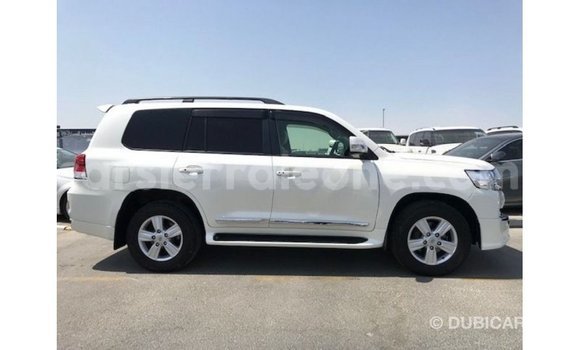 Buy Import Toyota Land Cruiser White Car in Import - Dubai in Kailahun Buy Import Toyota Land Cruiser White Car in Import - Dubai in Kailahun
