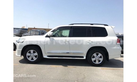 Buy Import Toyota Land Cruiser White Car in Import - Dubai in Kailahun Buy Import Toyota Land Cruiser White Car in Import - Dubai in Kailahun