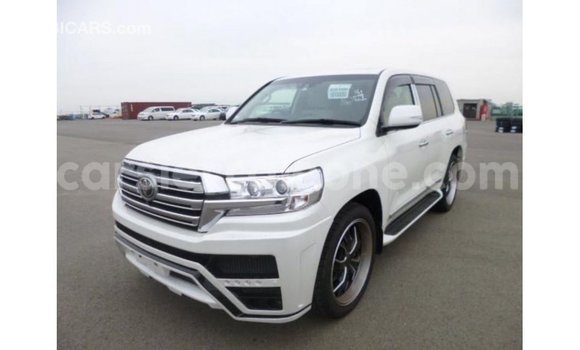 Buy Import Toyota Land Cruiser White Car in Import - Dubai in Kailahun Buy Import Toyota Land Cruiser White Car in Import - Dubai in Kailahun