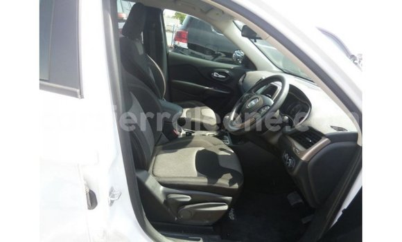 Buy Import Jeep Cherokee White Car in Import - Dubai in Kailahun Buy Import Jeep Cherokee White Car in Import - Dubai in Kailahun