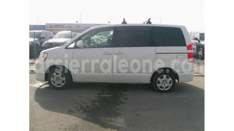 Big with watermark toyota noah kailahun import dubai 5688