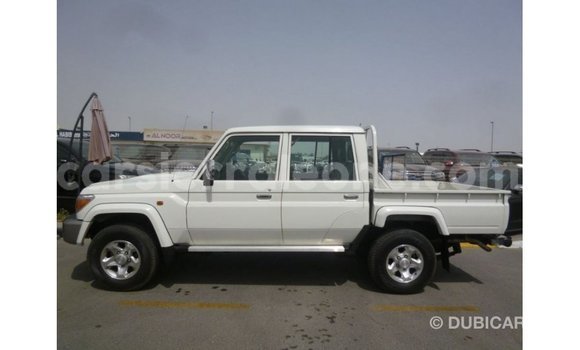 Buy Import Toyota Land Cruiser White Car in Import - Dubai in Kailahun Buy Import Toyota Land Cruiser White Car in Import - Dubai in Kailahun