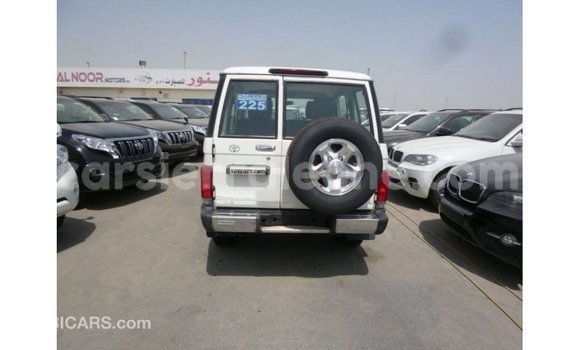Buy Import Toyota Land Cruiser White Car in Import - Dubai in Kailahun Buy Import Toyota Land Cruiser White Car in Import - Dubai in Kailahun