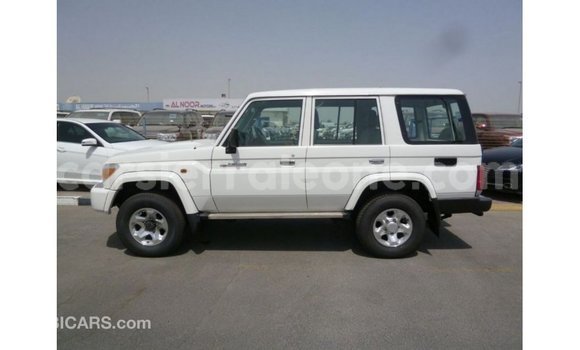 Buy Import Toyota Land Cruiser White Car in Import - Dubai in Kailahun Buy Import Toyota Land Cruiser White Car in Import - Dubai in Kailahun