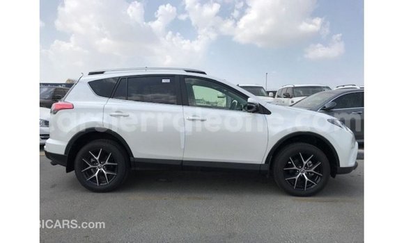 Buy Import Toyota 4Runner White Car in Import - Dubai in Kailahun Buy Import Toyota 4Runner White Car in Import - Dubai in Kailahun