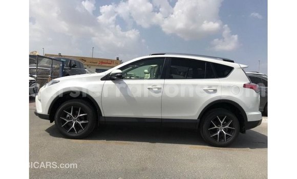 Buy Import Toyota 4Runner White Car in Import - Dubai in Kailahun Buy Import Toyota 4Runner White Car in Import - Dubai in Kailahun
