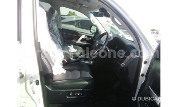 Buy Import Toyota Land Cruiser White Car in Import - Dubai in Kailahun Buy Import Toyota Land Cruiser White Car in Import - Dubai in Kailahun