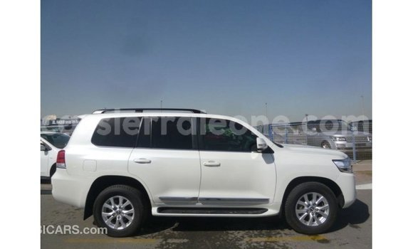 Buy Import Toyota Land Cruiser White Car in Import - Dubai in Kailahun Buy Import Toyota Land Cruiser White Car in Import - Dubai in Kailahun