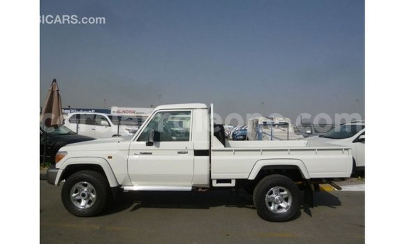 Buy Import Toyota Land Cruiser White Car in Import - Dubai in Kailahun Buy Import Toyota Land Cruiser White Car in Import - Dubai in Kailahun