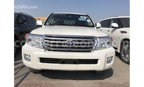 Buy Import Toyota Land Cruiser White Car in Import - Dubai in Kailahun Buy Import Toyota Land Cruiser White Car in Import - Dubai in Kailahun