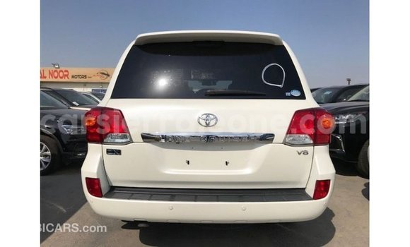 Buy Import Toyota Land Cruiser White Car in Import - Dubai in Kailahun Buy Import Toyota Land Cruiser White Car in Import - Dubai in Kailahun