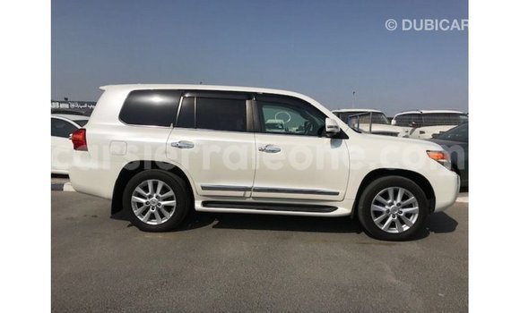 Buy Import Toyota Land Cruiser White Car in Import - Dubai in Kailahun Buy Import Toyota Land Cruiser White Car in Import - Dubai in Kailahun