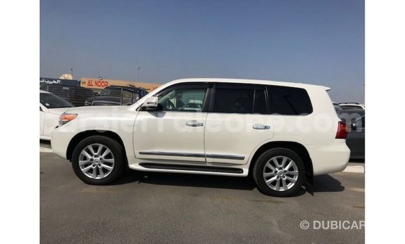 Buy Import Toyota Land Cruiser White Car in Import - Dubai in Kailahun Buy Import Toyota Land Cruiser White Car in Import - Dubai in Kailahun