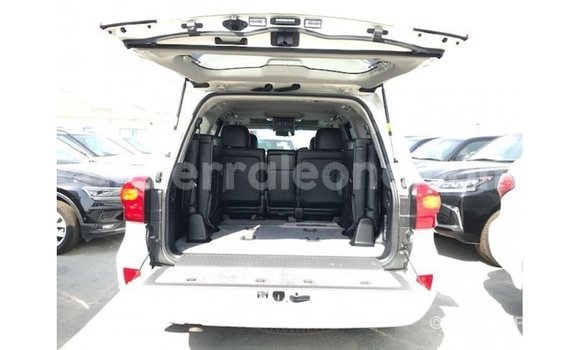 Buy Import Toyota Land Cruiser White Car in Import - Dubai in Kailahun Buy Import Toyota Land Cruiser White Car in Import - Dubai in Kailahun