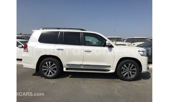 Buy Import Toyota Land Cruiser White Car in Import - Dubai in Kailahun Buy Import Toyota Land Cruiser White Car in Import - Dubai in Kailahun