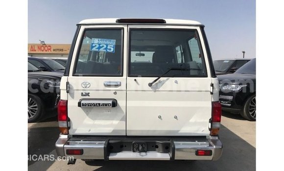 Buy Import Toyota Land Cruiser White Car in Import - Dubai in Kailahun Buy Import Toyota Land Cruiser White Car in Import - Dubai in Kailahun