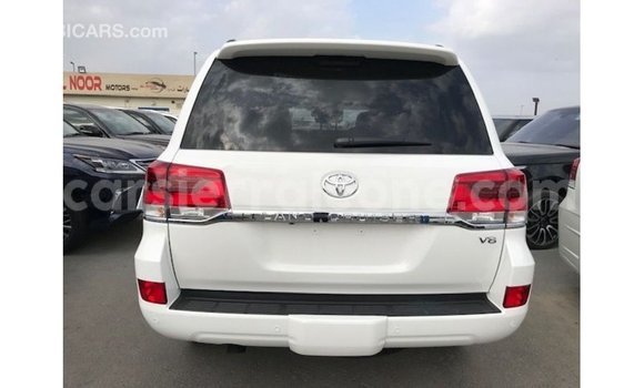 Buy Import Toyota Land Cruiser White Car in Import - Dubai in Kailahun Buy Import Toyota Land Cruiser White Car in Import - Dubai in Kailahun