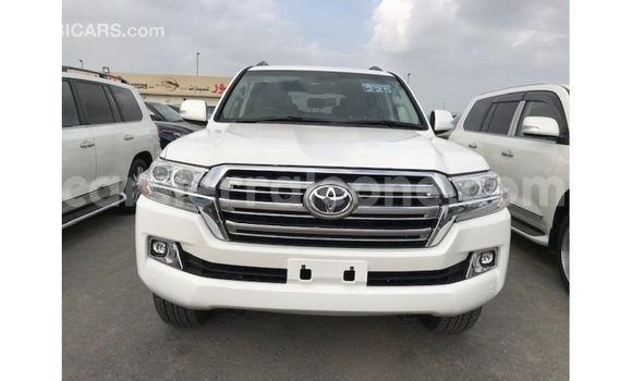 Buy Import Toyota Land Cruiser White Car in Import - Dubai in Kailahun Buy Import Toyota Land Cruiser White Car in Import - Dubai in Kailahun