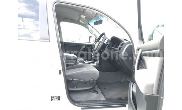 Buy Import Toyota Land Cruiser White Car in Import - Dubai in Kailahun Buy Import Toyota Land Cruiser White Car in Import - Dubai in Kailahun