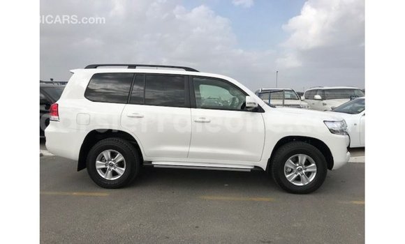 Buy Import Toyota Land Cruiser White Car in Import - Dubai in Kailahun Buy Import Toyota Land Cruiser White Car in Import - Dubai in Kailahun