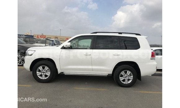 Buy Import Toyota Land Cruiser White Car in Import - Dubai in Kailahun Buy Import Toyota Land Cruiser White Car in Import - Dubai in Kailahun