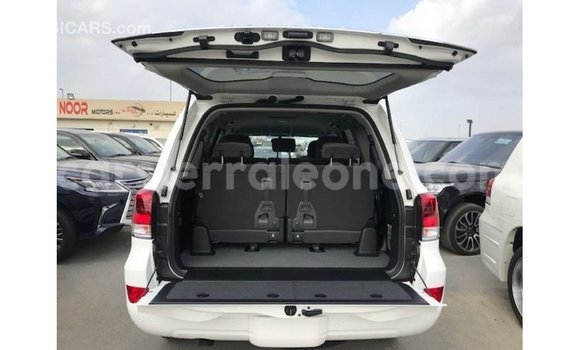 Buy Import Toyota Land Cruiser White Car in Import - Dubai in Kailahun Buy Import Toyota Land Cruiser White Car in Import - Dubai in Kailahun