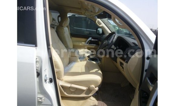 Buy Import Toyota Land Cruiser White Car in Import - Dubai in Kailahun Buy Import Toyota Land Cruiser White Car in Import - Dubai in Kailahun