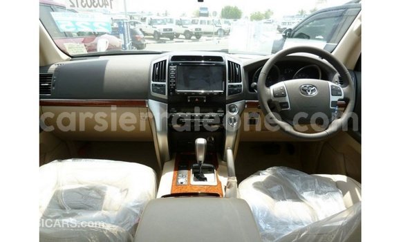 Buy Import Toyota Land Cruiser White Car in Import - Dubai in Kailahun Buy Import Toyota Land Cruiser White Car in Import - Dubai in Kailahun