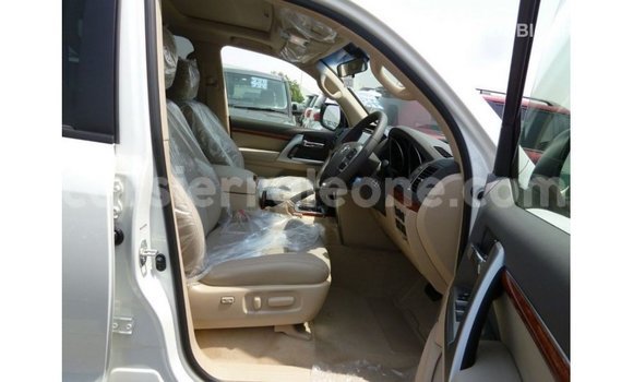 Buy Import Toyota Land Cruiser White Car in Import - Dubai in Kailahun Buy Import Toyota Land Cruiser White Car in Import - Dubai in Kailahun