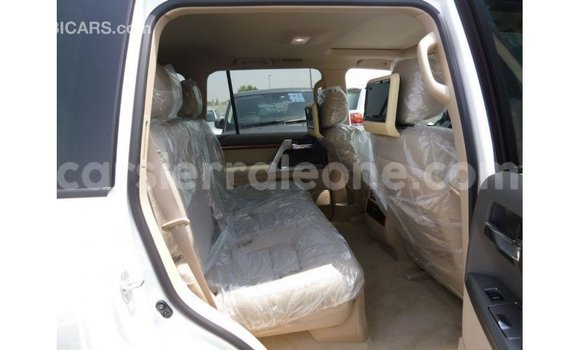 Buy Import Toyota Land Cruiser White Car in Import - Dubai in Kailahun Buy Import Toyota Land Cruiser White Car in Import - Dubai in Kailahun