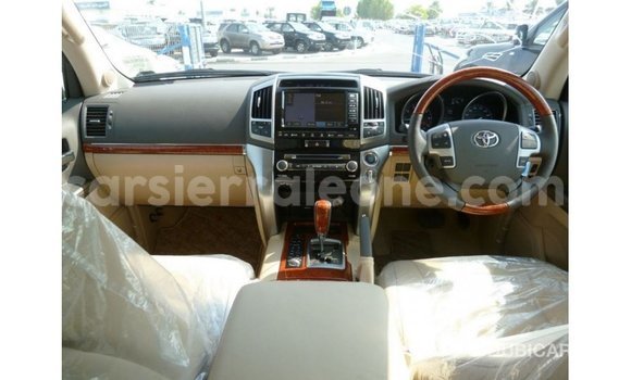 Buy Import Toyota Land Cruiser White Car in Import - Dubai in Kailahun Buy Import Toyota Land Cruiser White Car in Import - Dubai in Kailahun